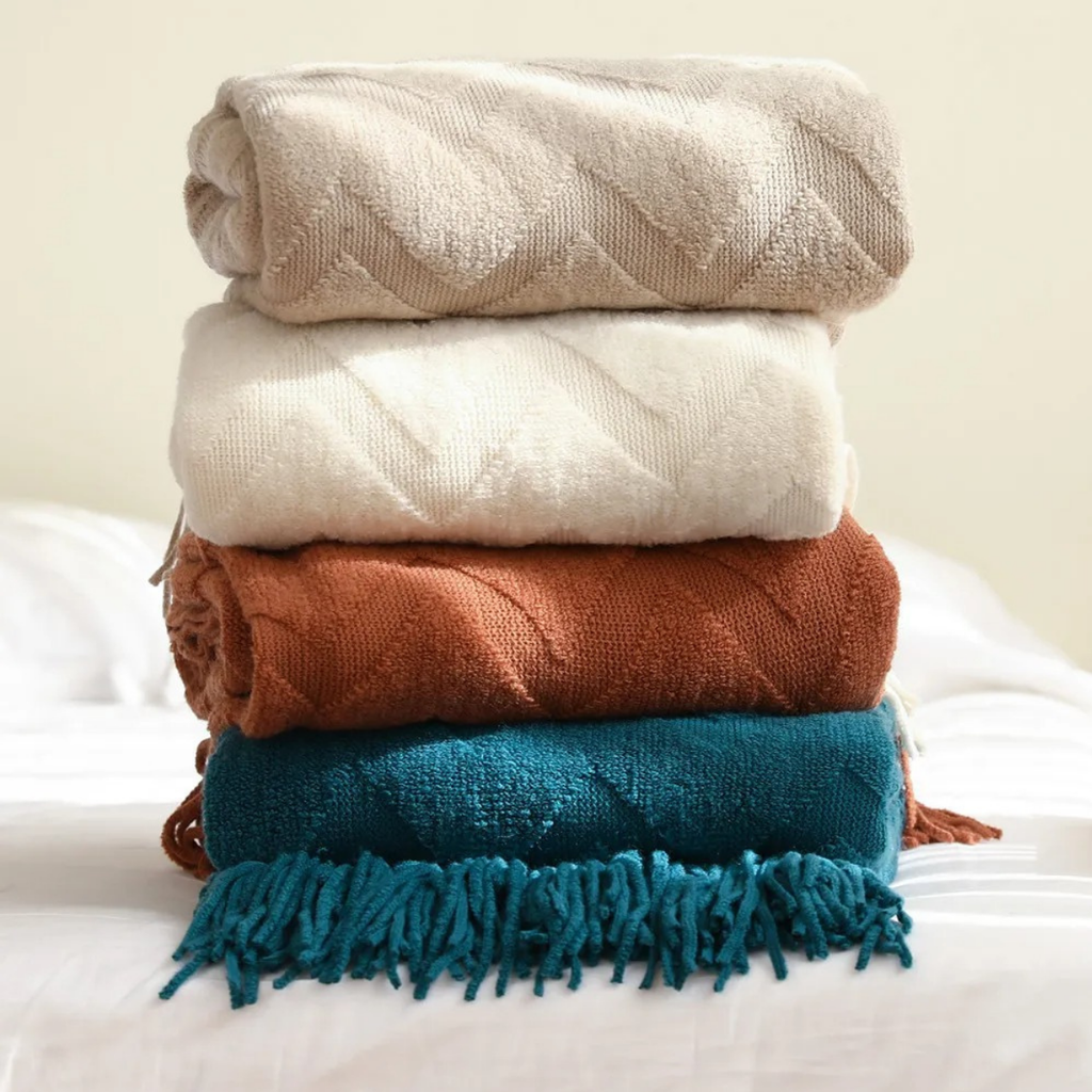 Bodø - Stickad pläd med fiskbensmönster